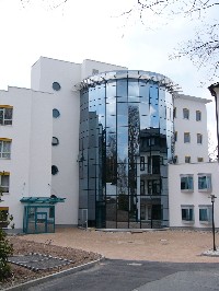 Klinik Obergöltzsch - Strukturalclasingfassade, Fenster und Windfang
