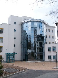 Klinik Obergltzsch - Strukturalclasingfassade, Fenster und Windfang