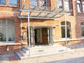 Vordach AWO Lehrlingswohnheim in Pneck